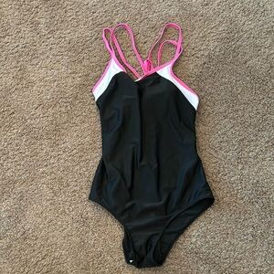 Woman’s 1 piece bathing suit
